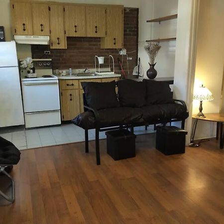 Awesome Cozy 1 Bedroom Coachhouse 토론토 외부 사진