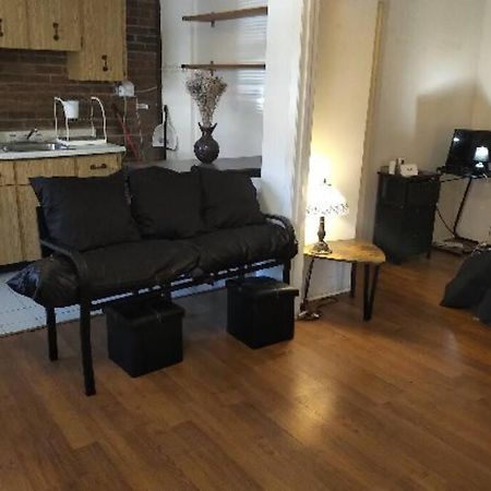 Awesome Cozy 1 Bedroom Coachhouse 토론토 외부 사진