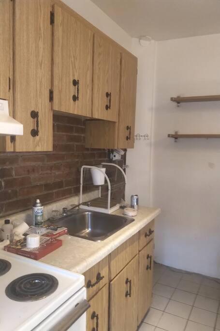 Awesome Cozy 1 Bedroom Coachhouse 토론토 외부 사진
