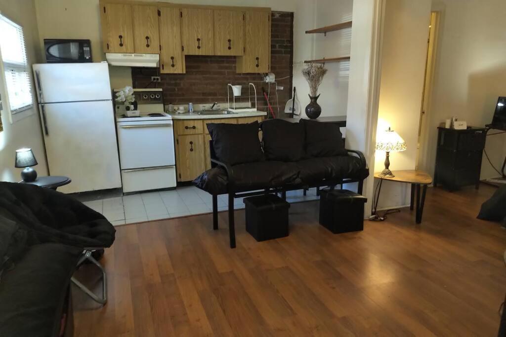 Awesome Cozy 1 Bedroom Coachhouse 토론토 외부 사진