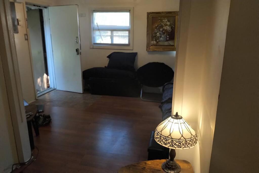 Awesome Cozy 1 Bedroom Coachhouse 토론토 외부 사진