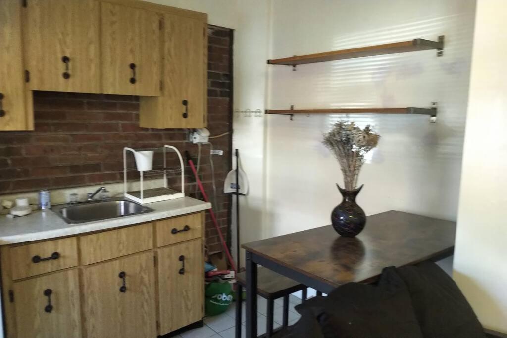 Awesome Cozy 1 Bedroom Coachhouse 토론토 외부 사진
